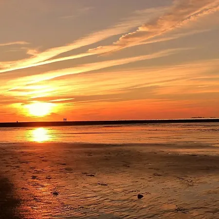 Luettje Huus Frieda Mit Strandkorb Am Von Mai Bis September Apartment Cuxhaven