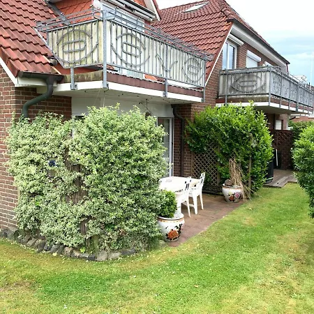 Luettje Huus Frieda Mit Strandkorb Am Von Mai Bis September